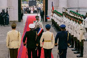 President Sebastián Piñera enters the Palacio de La Moneda for the last time